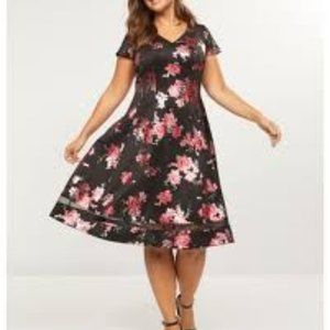 NWT Floral  Scuba Fit and flare Dress Size 22/24